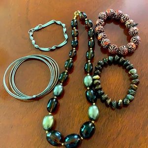 A lot of 5 pieces of  custom jewelry